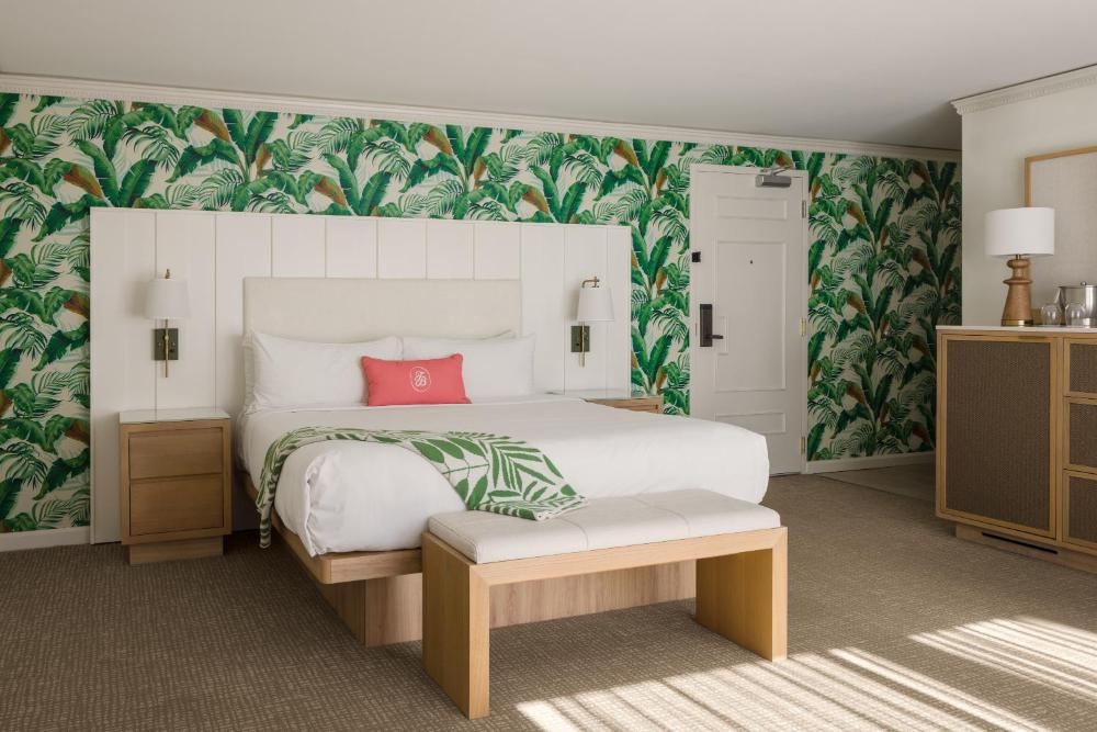 Luxury King Room interior